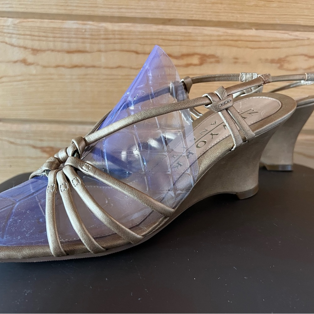 ☀️SUMMER☀️Cute gold sandal wedges 7.5 m - Picture 4 of 5